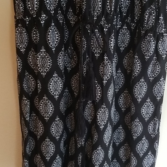 Patterned Romper - Picture 2 of 4